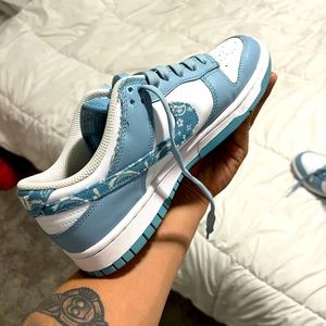 Women’s 8 men’s 7 dunks low blue paisley